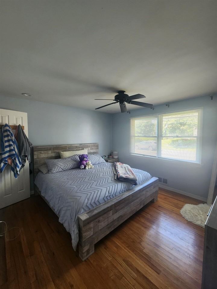 657 Broad St - Photo 7 of 18