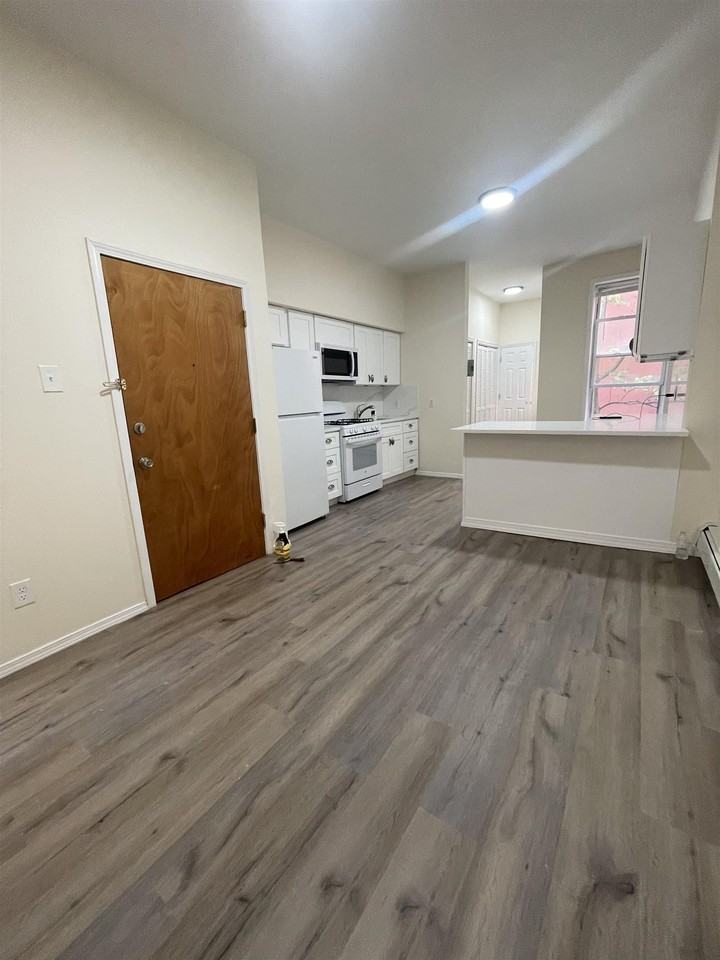 265 Baldwin Ave #3R - Photo 7 of 29