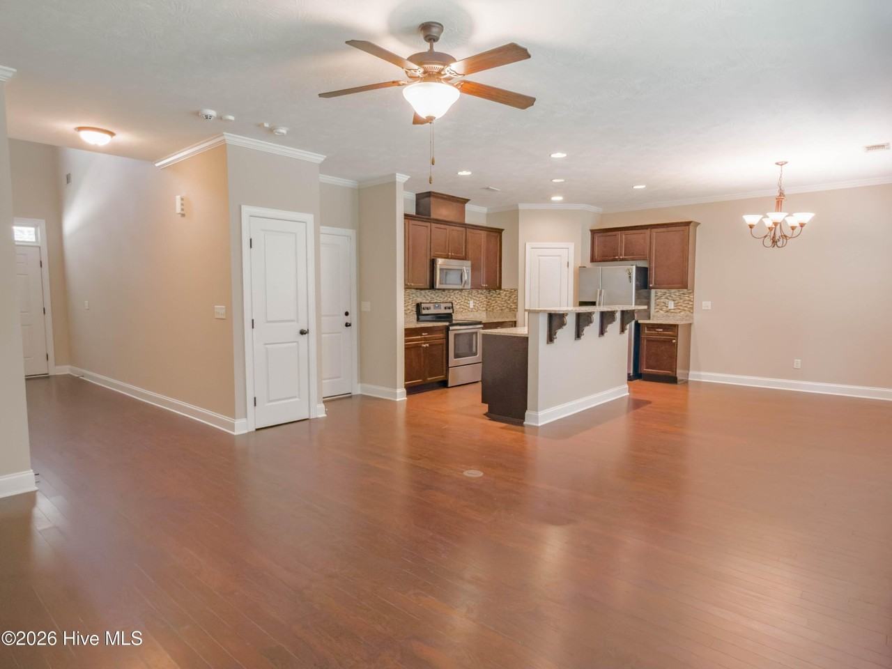 1945 Kenlock Dr - Photo 4 of 25
