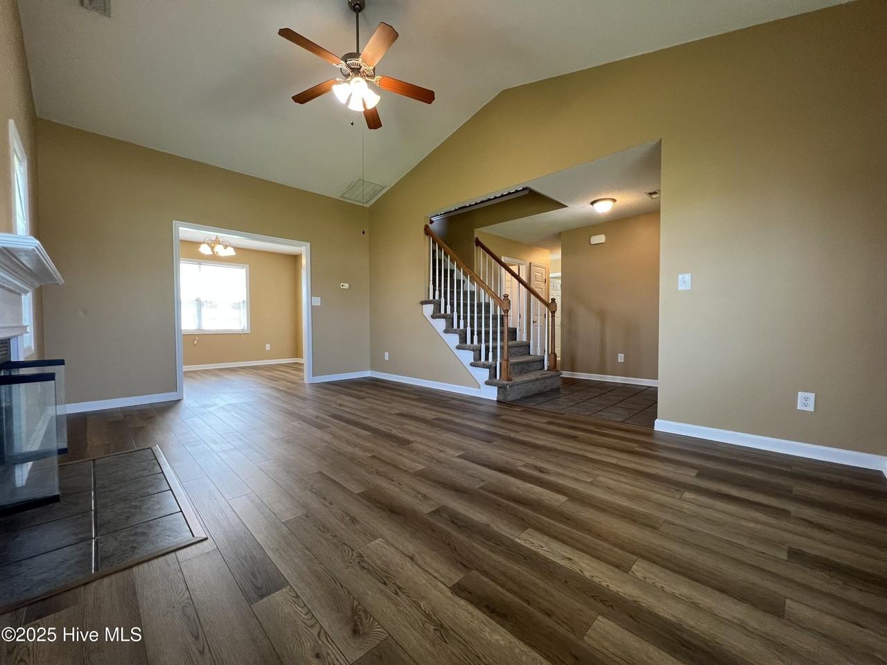 304 Mann St - Photo 6 of 37
