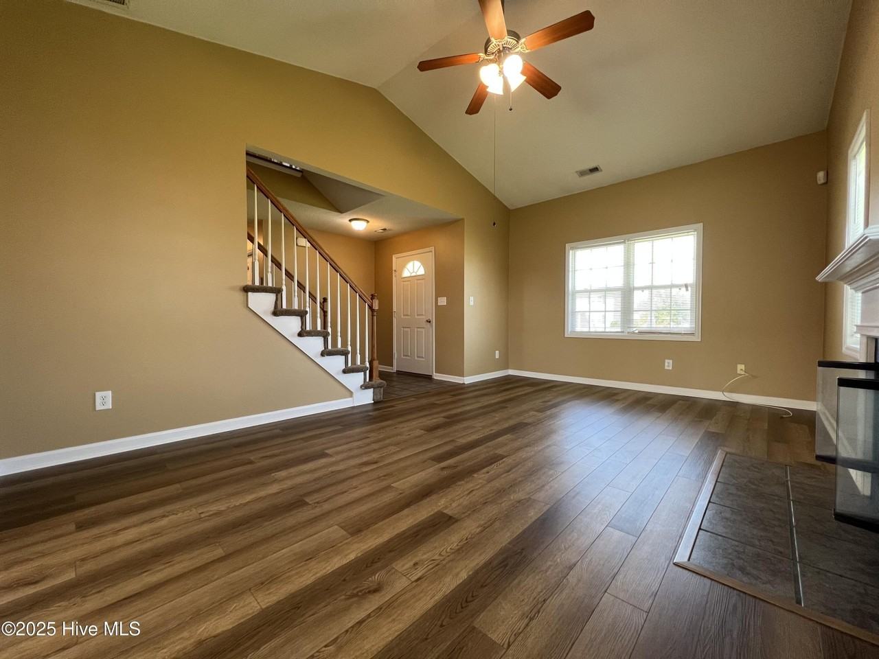 304 Mann St - Photo 7 of 37