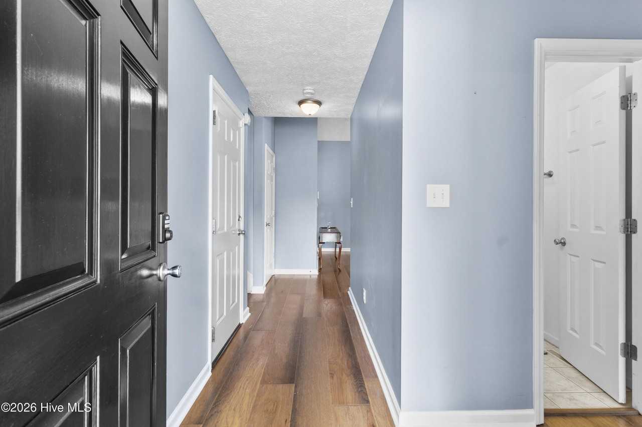 108 Camberly Ln - Photo 5 of 39