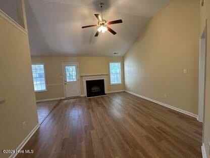 305 Firethorn Ln - Photo 2 of 13
