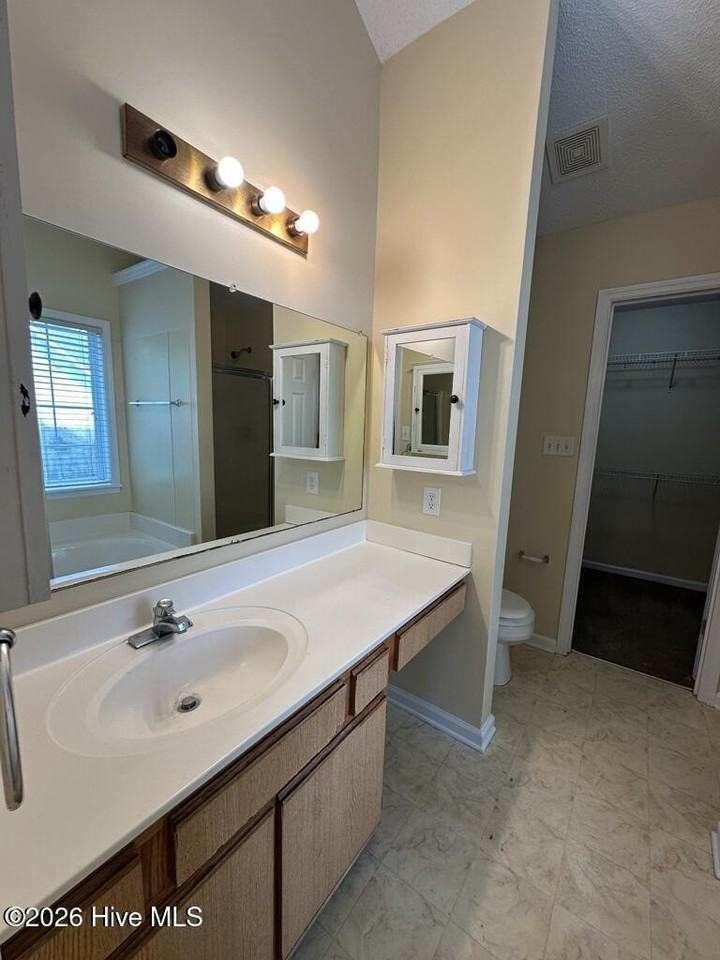 305 Firethorn Ln - Photo 6 of 13