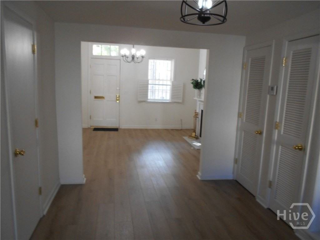 242 Price St - Photo 2 of 12