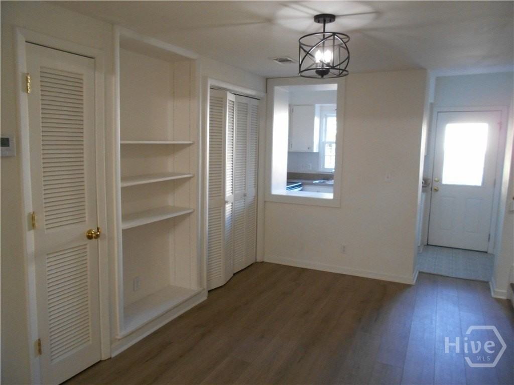 242 Price St - Photo 3 of 12