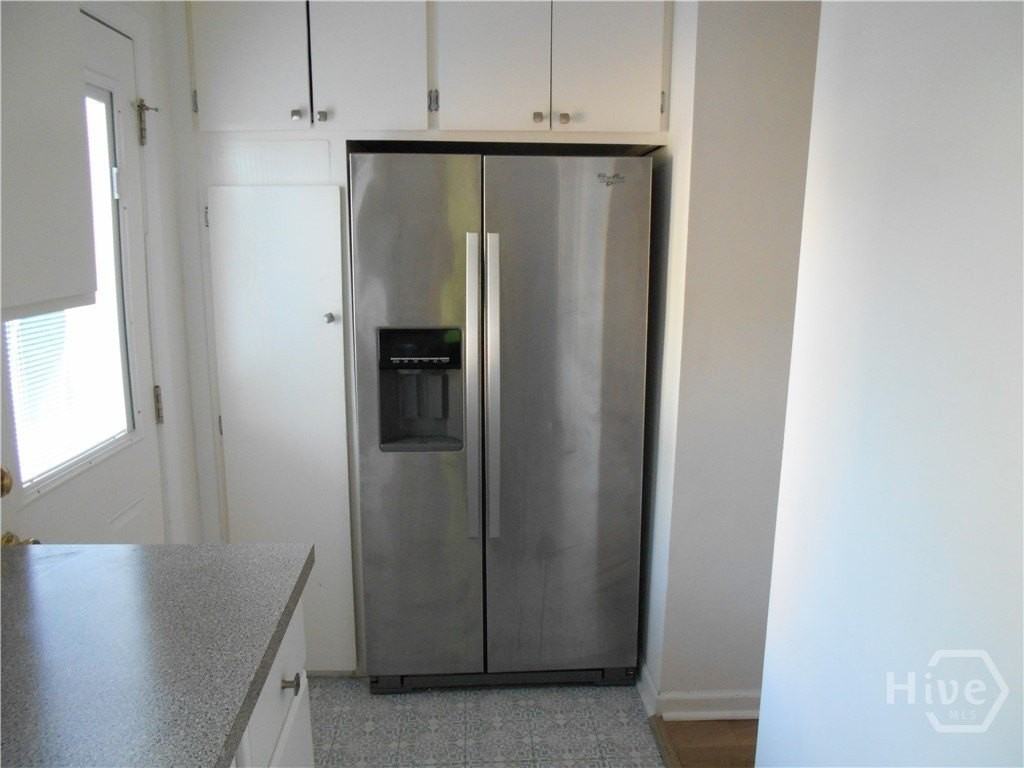 242 Price St - Photo 5 of 12