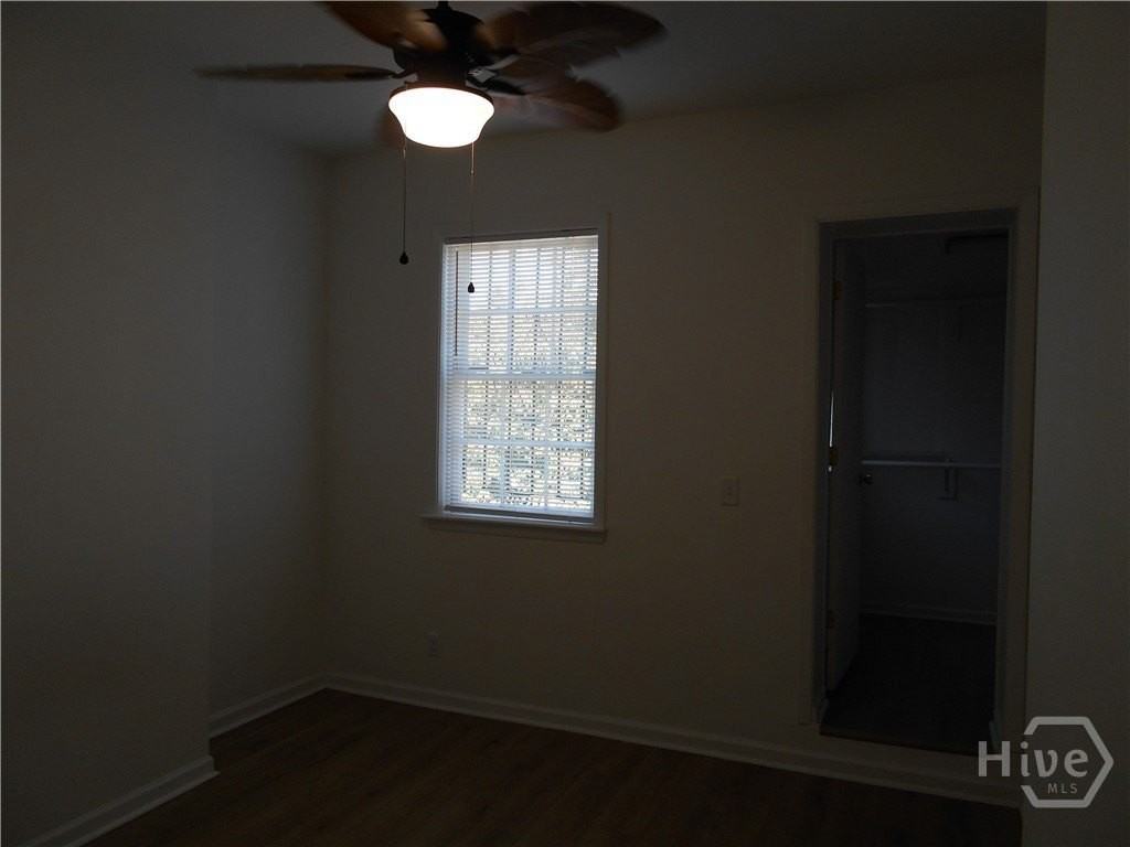 242 Price St - Photo 7 of 12