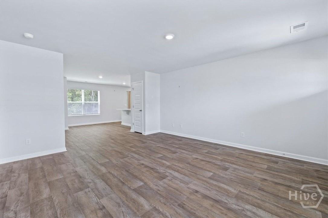 117 Azure Dr - Photo 7 of 31