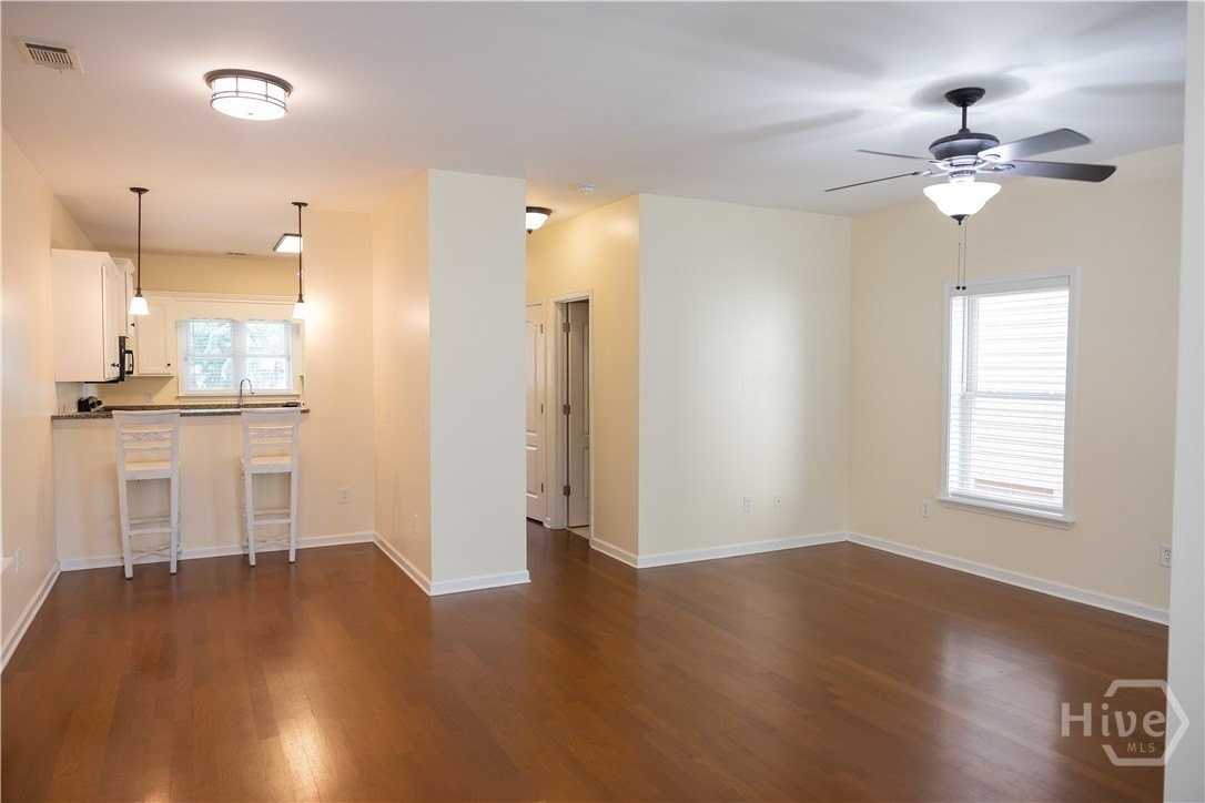 503 E 32nd St - Photo 6 of 7