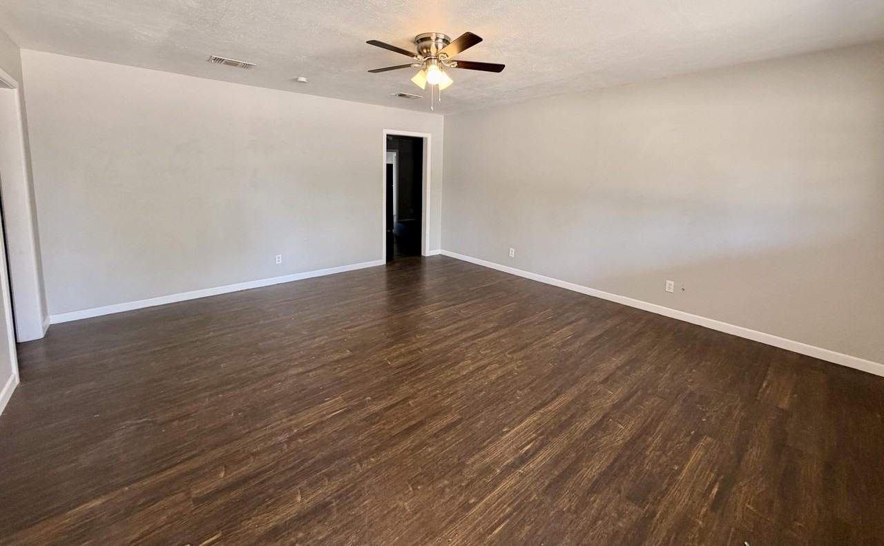 3807 26th St - Photo 2 of 12