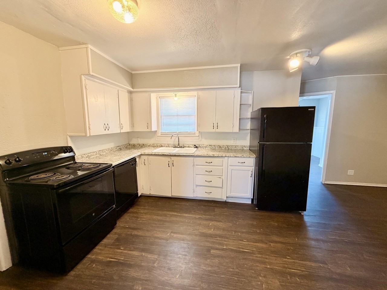 3807 26th St - Photo 3 of 12