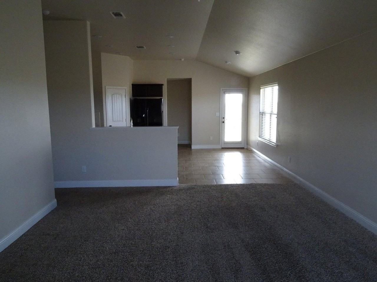 11107 Everett Ave - Photo 3 of 20