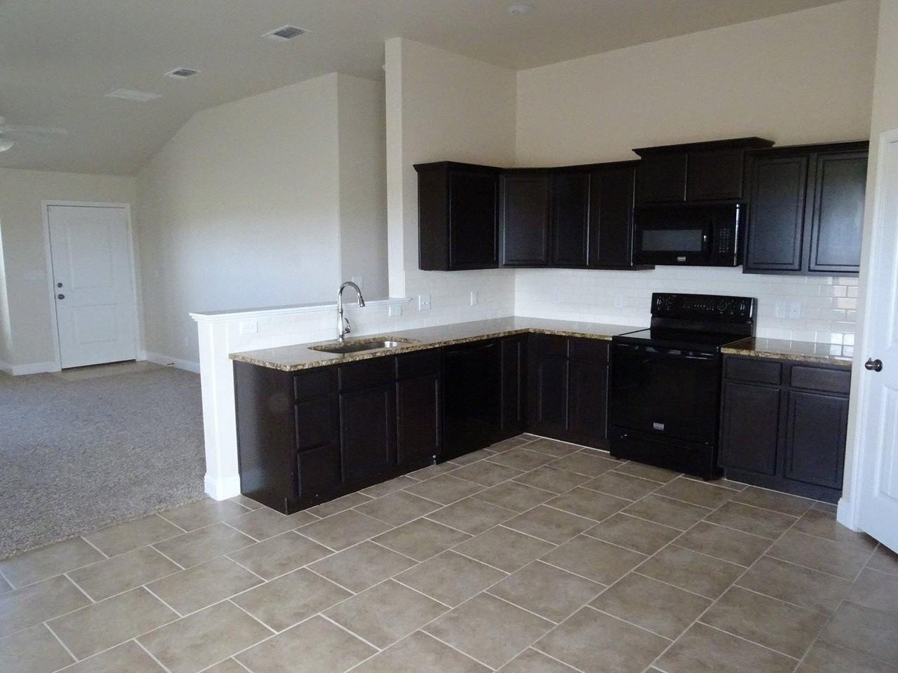 11107 Everett Ave - Photo 5 of 20
