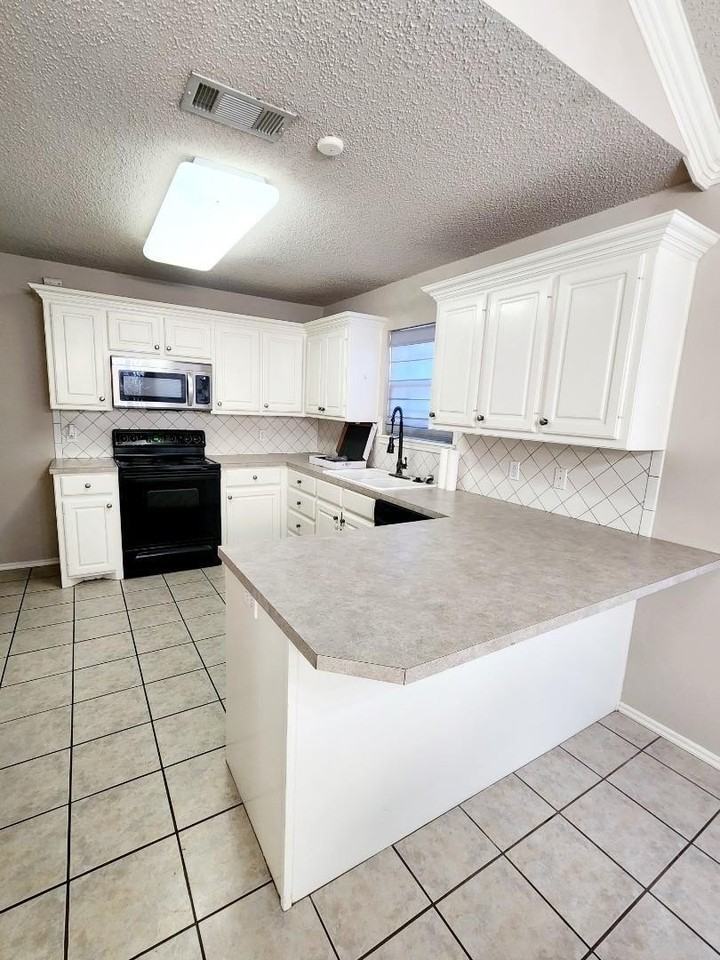9708 Waco Ave - Photo 5 of 15