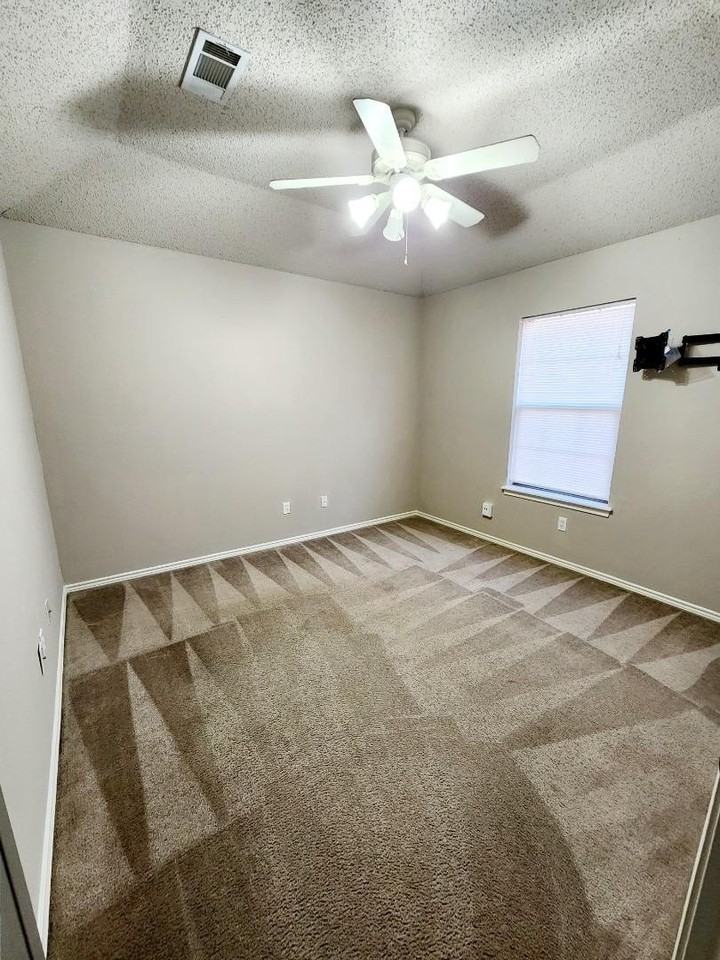 9708 Waco Ave - Photo 7 of 15