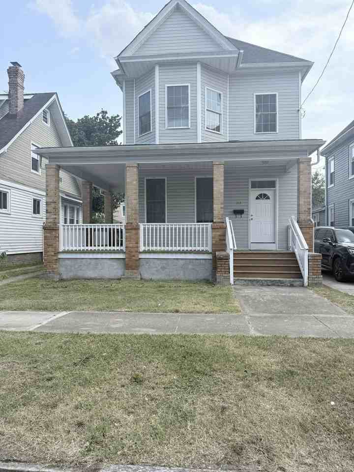 213 W 30th St - Photo 7 of 10