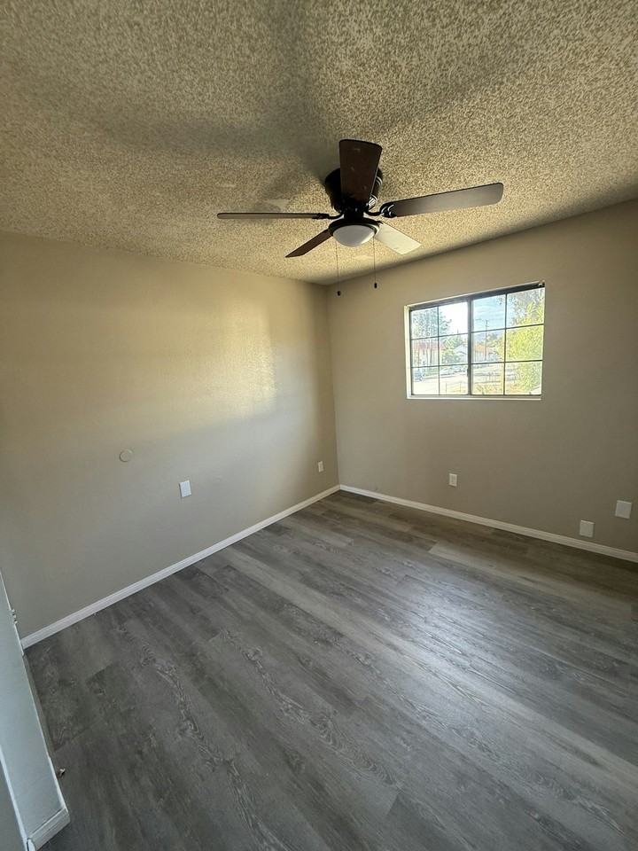 726 Chestnut Avenue, Unit B - Photo 3 of 13