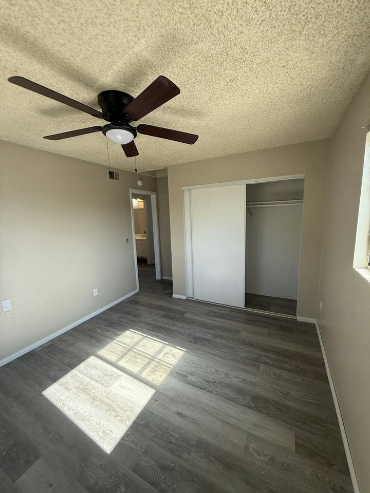 726 Chestnut Avenue, Unit B - Photo 4 of 13
