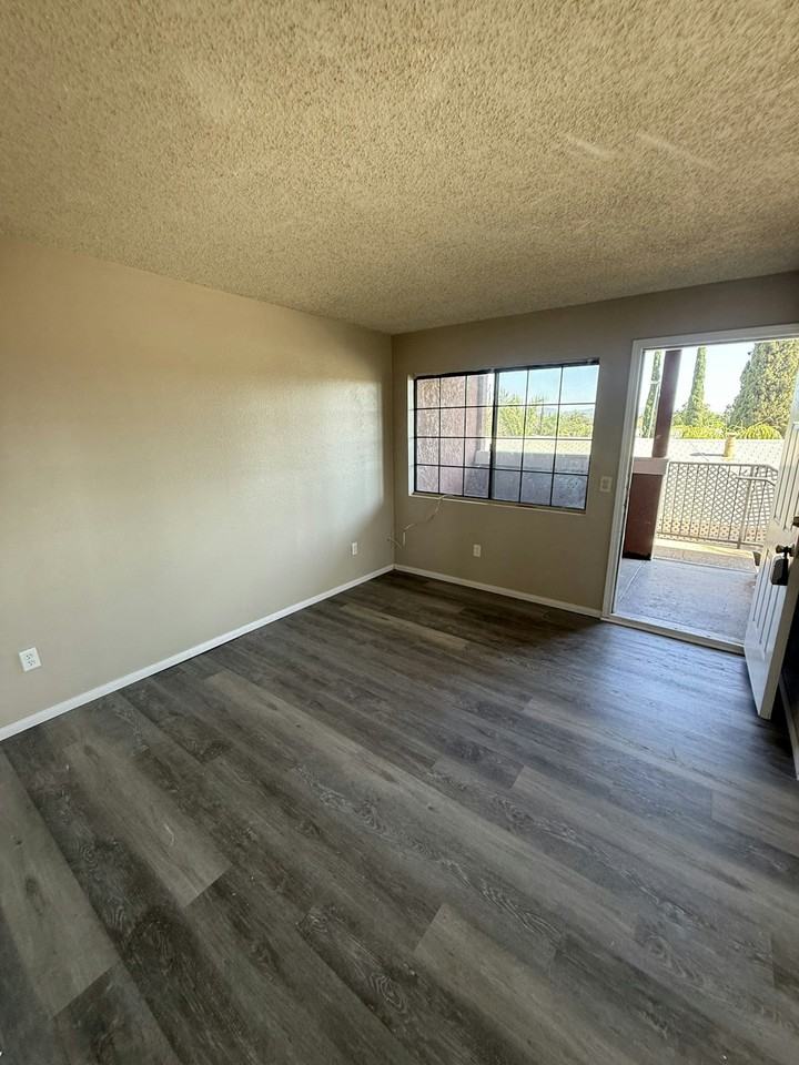726 Chestnut Avenue, Unit B - Photo 7 of 13
