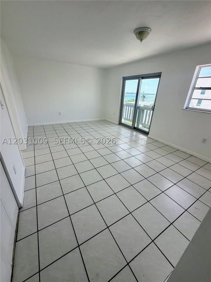 2001 Bay Dr #401