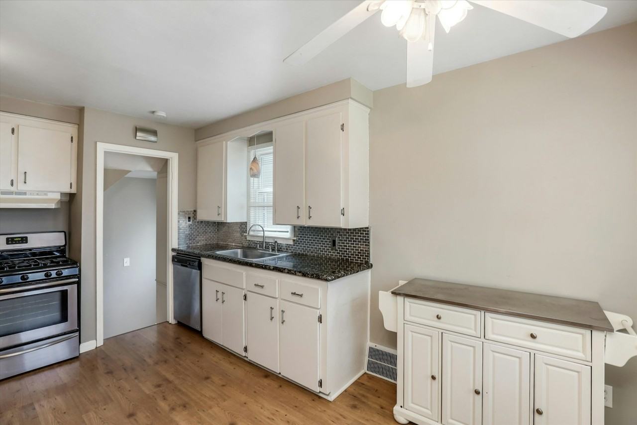 120 North Rembrandt Avenue - Photo 2 of 29