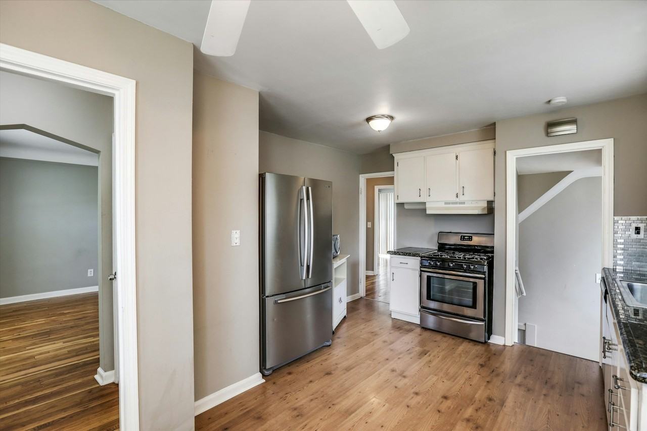 120 North Rembrandt Avenue - Photo 3 of 29