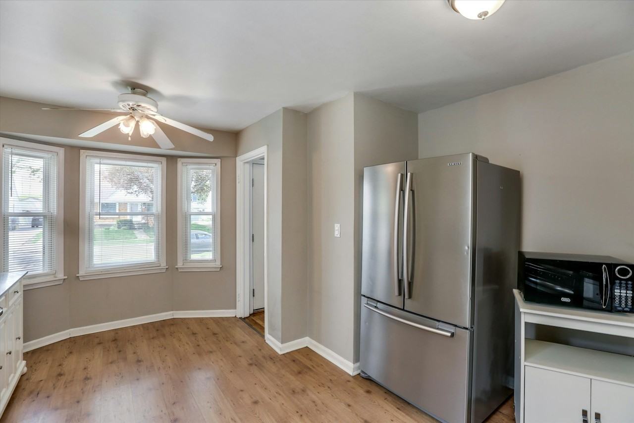 120 North Rembrandt Avenue - Photo 4 of 29