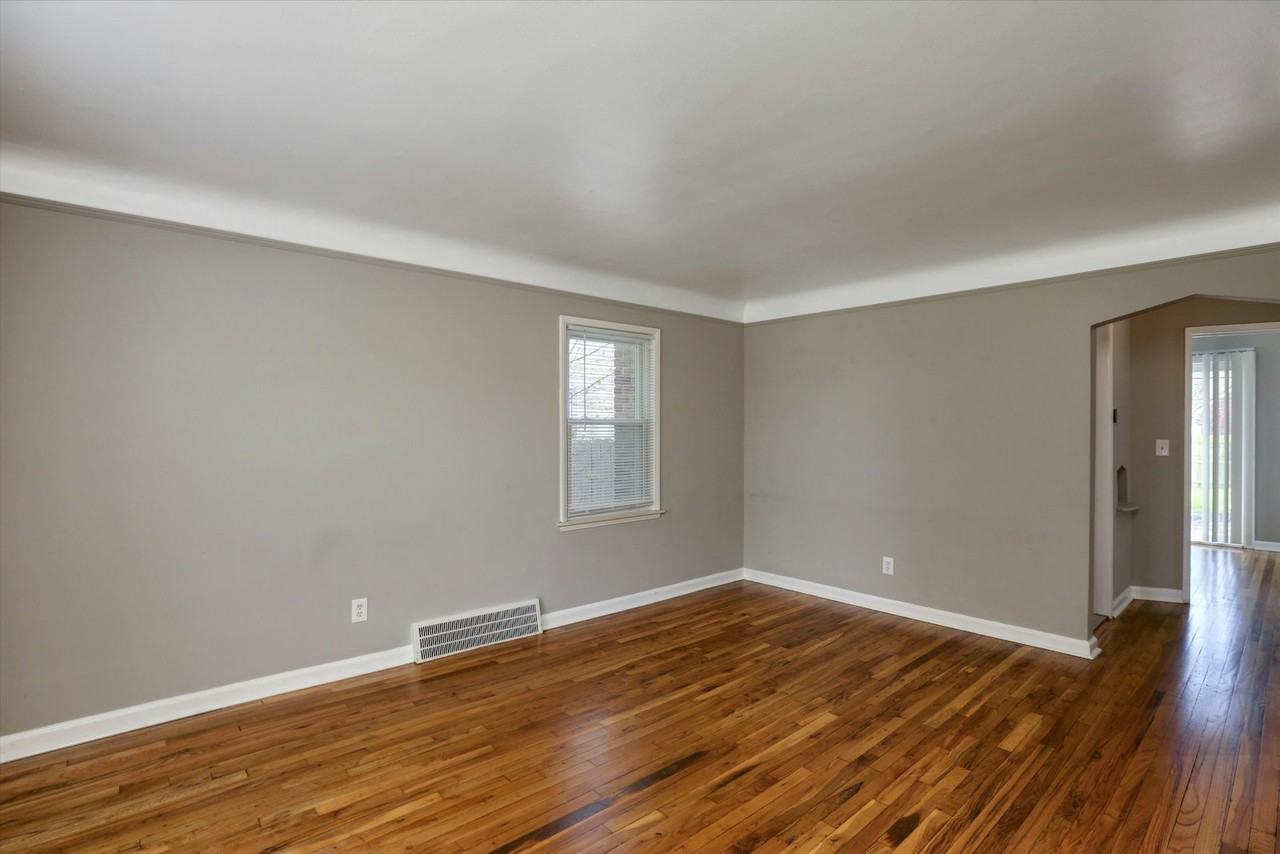 120 North Rembrandt Avenue - Photo 6 of 29