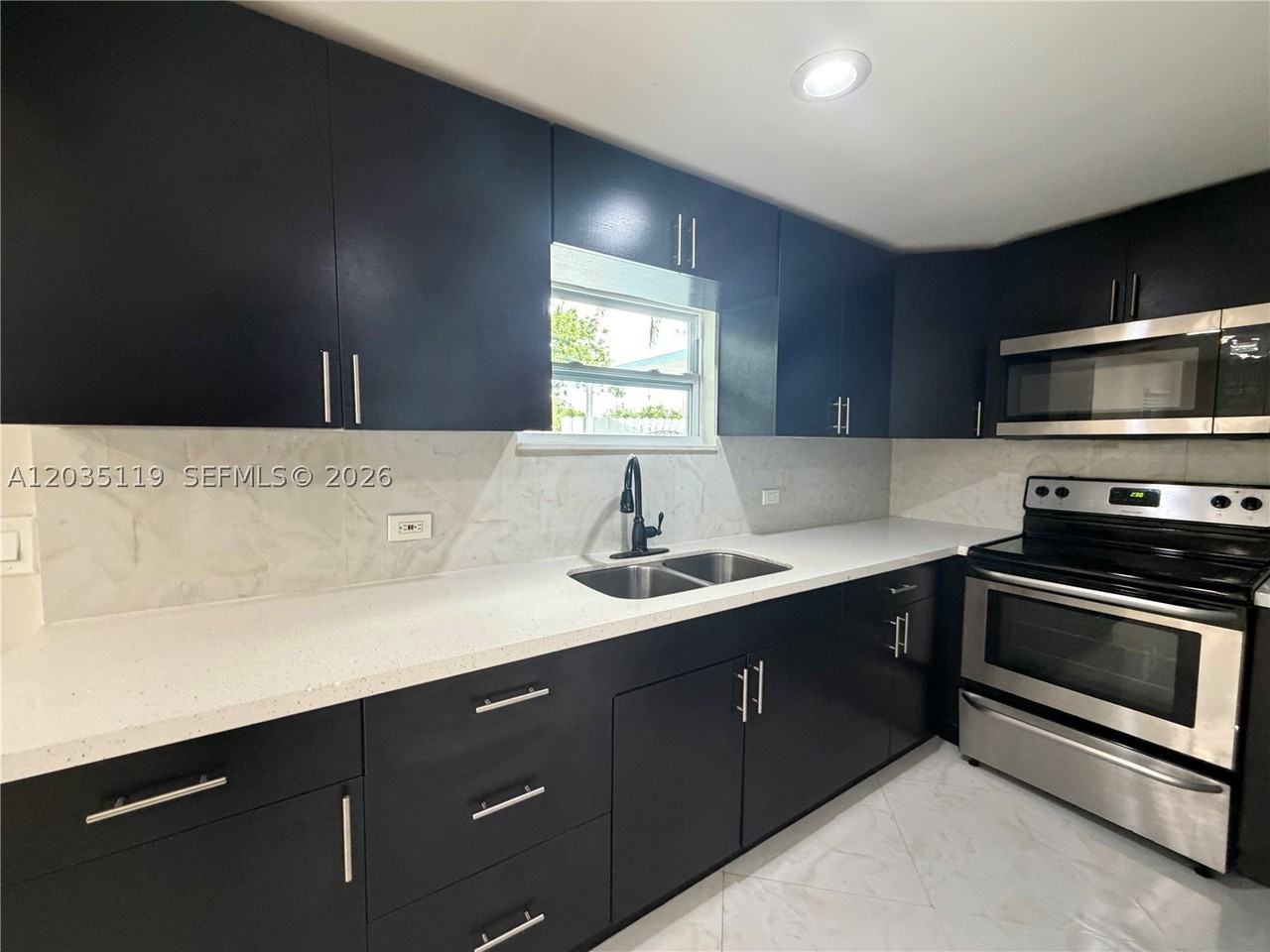 9615 Nw 3rd Ave - Photo 3 of 19