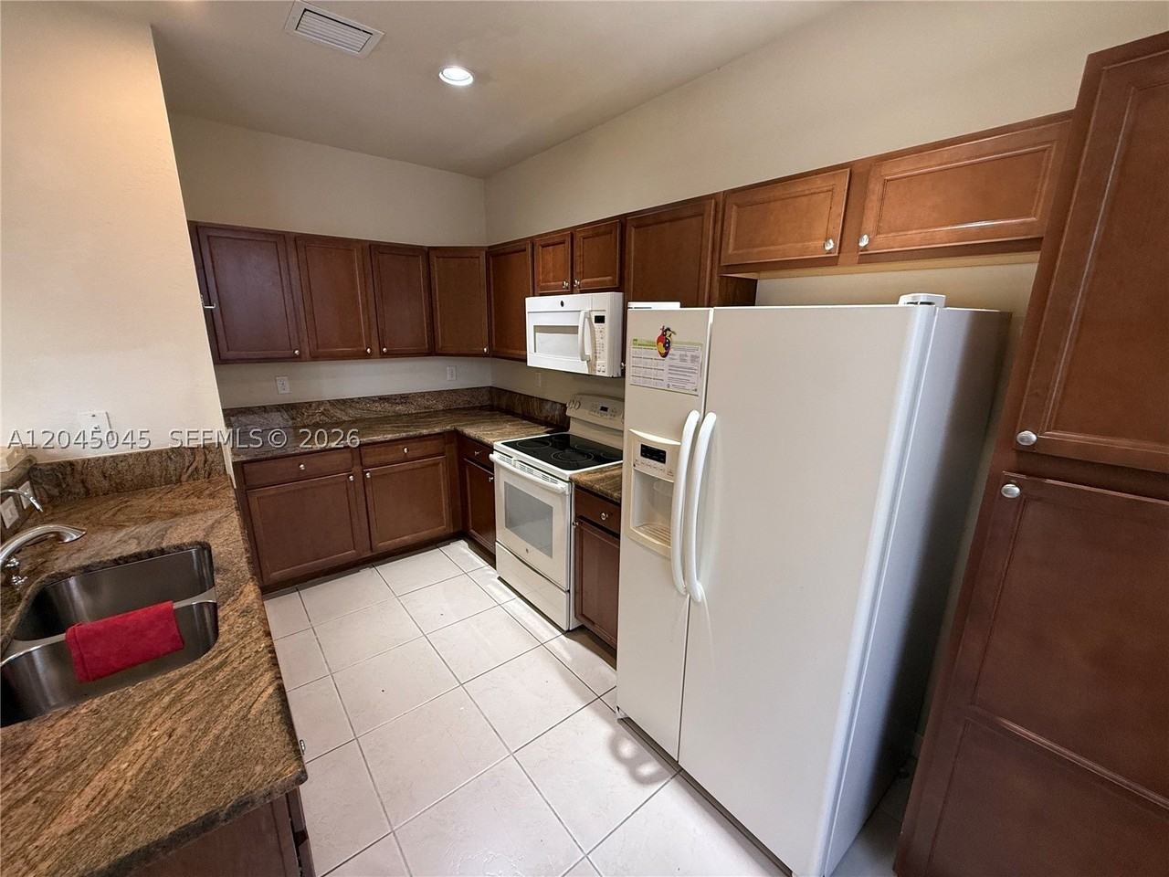 9572 Sw 169th Pl #MAIN - Photo 2 of 27