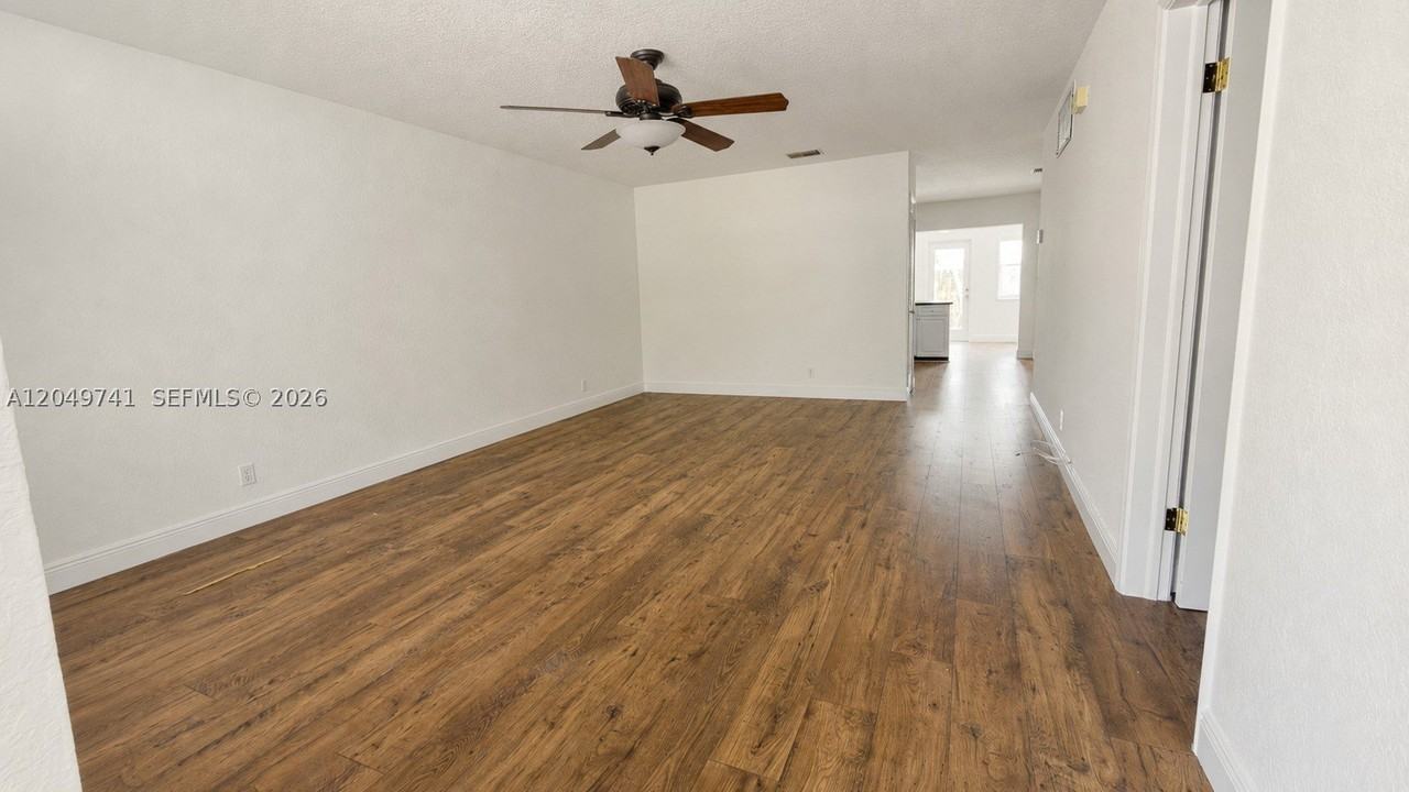 5040 Ne 14th Ter #0 - Photo 3 of 11