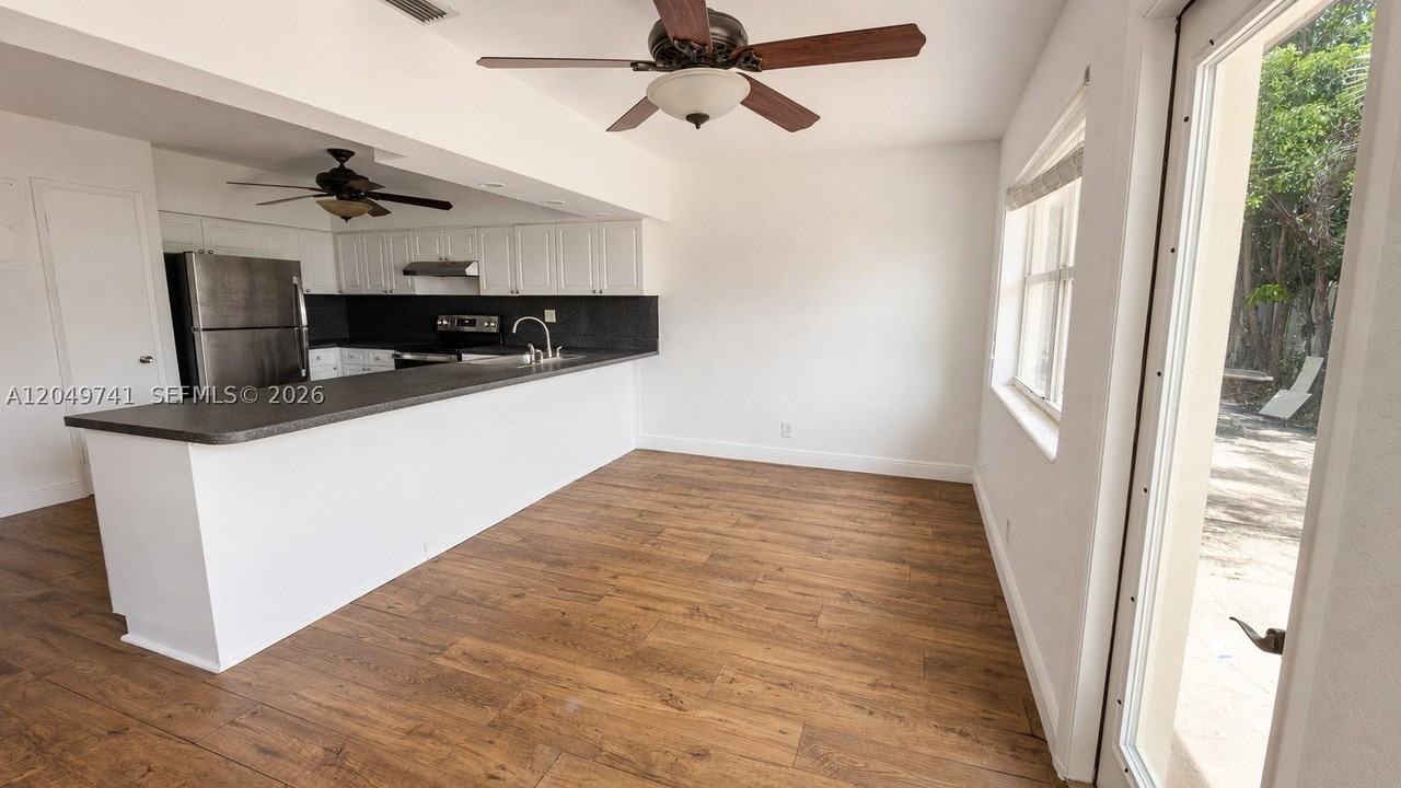 5040 Ne 14th Ter #0 - Photo 5 of 23