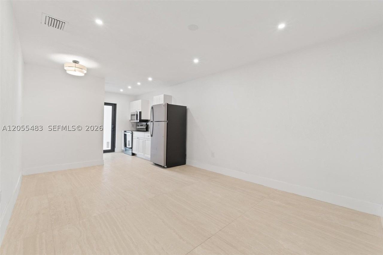 2440 Sw 3rd St #2 - Photo 3 of 8