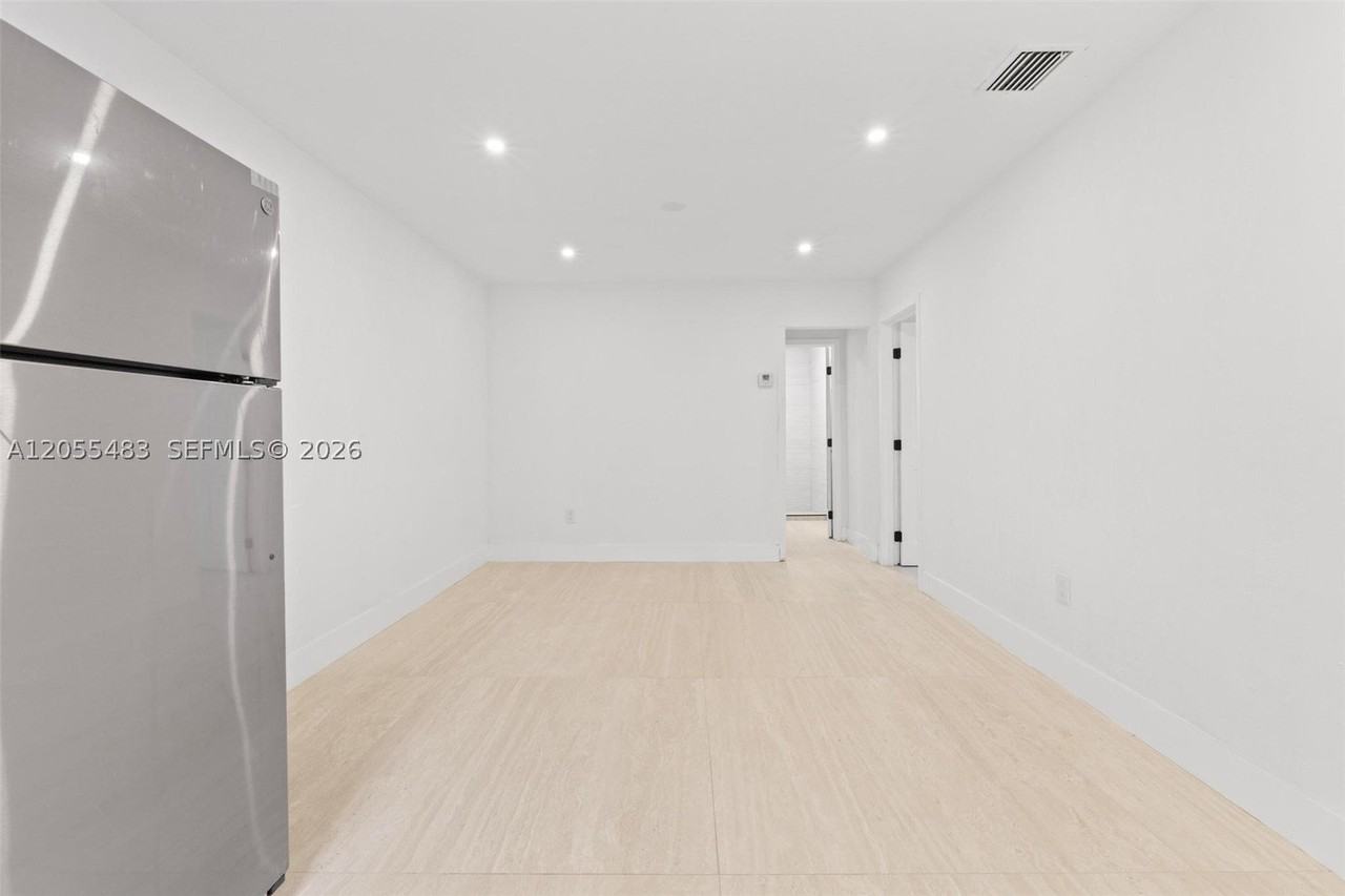 2440 Sw 3rd St #2 - Photo 4 of 8