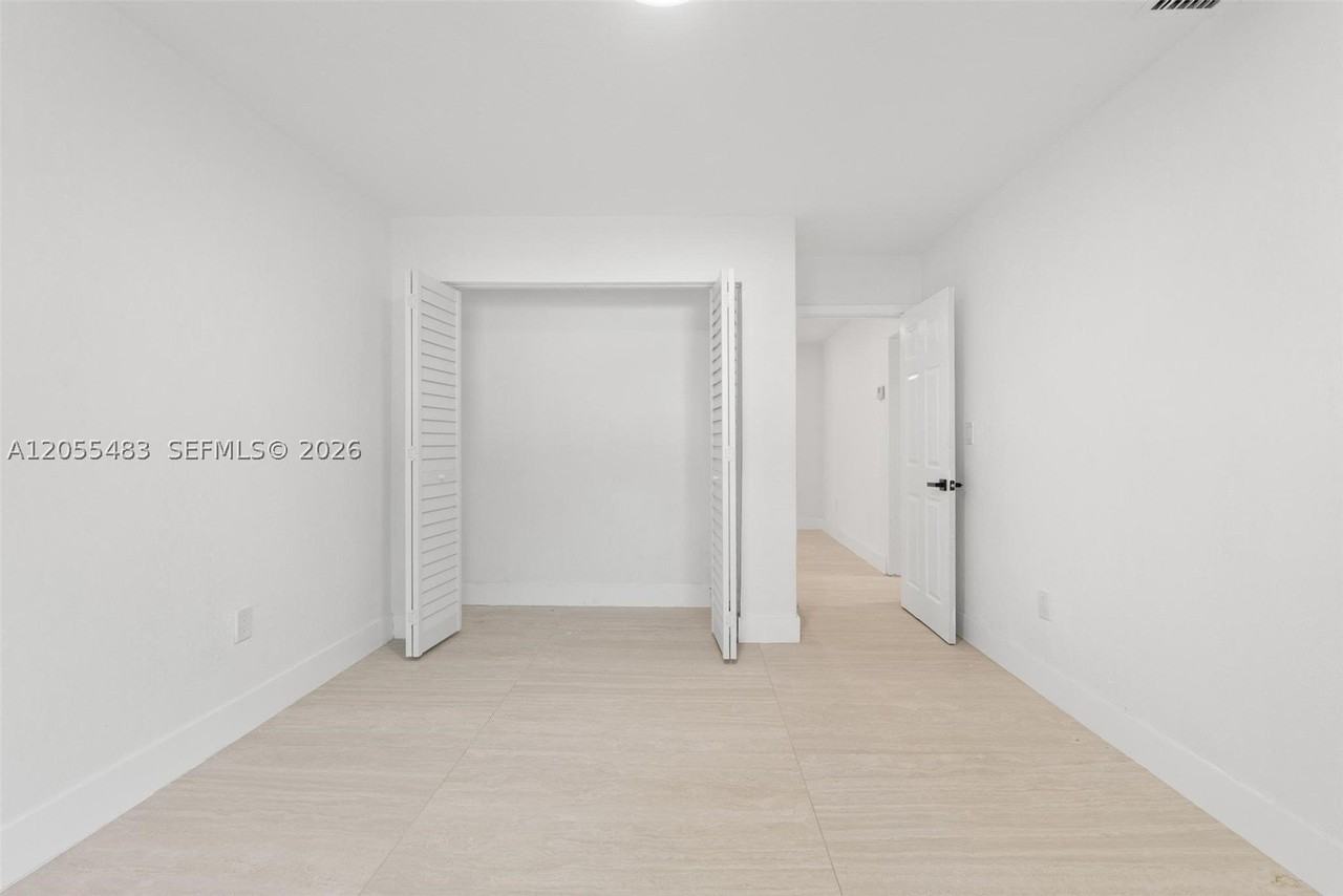 2440 Sw 3rd St #2 - Photo 5 of 8