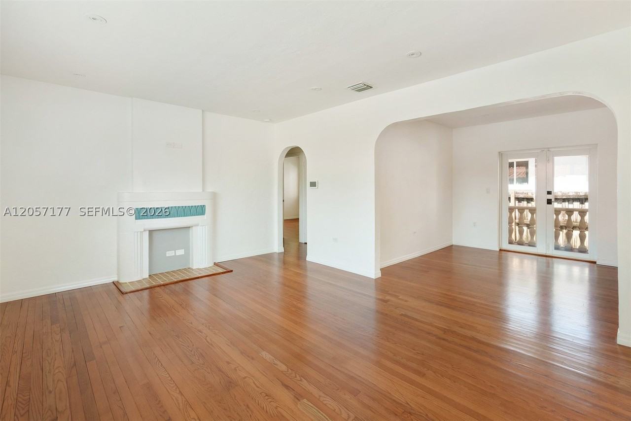 2240 Sw 24th Ave - Photo 3 of 27