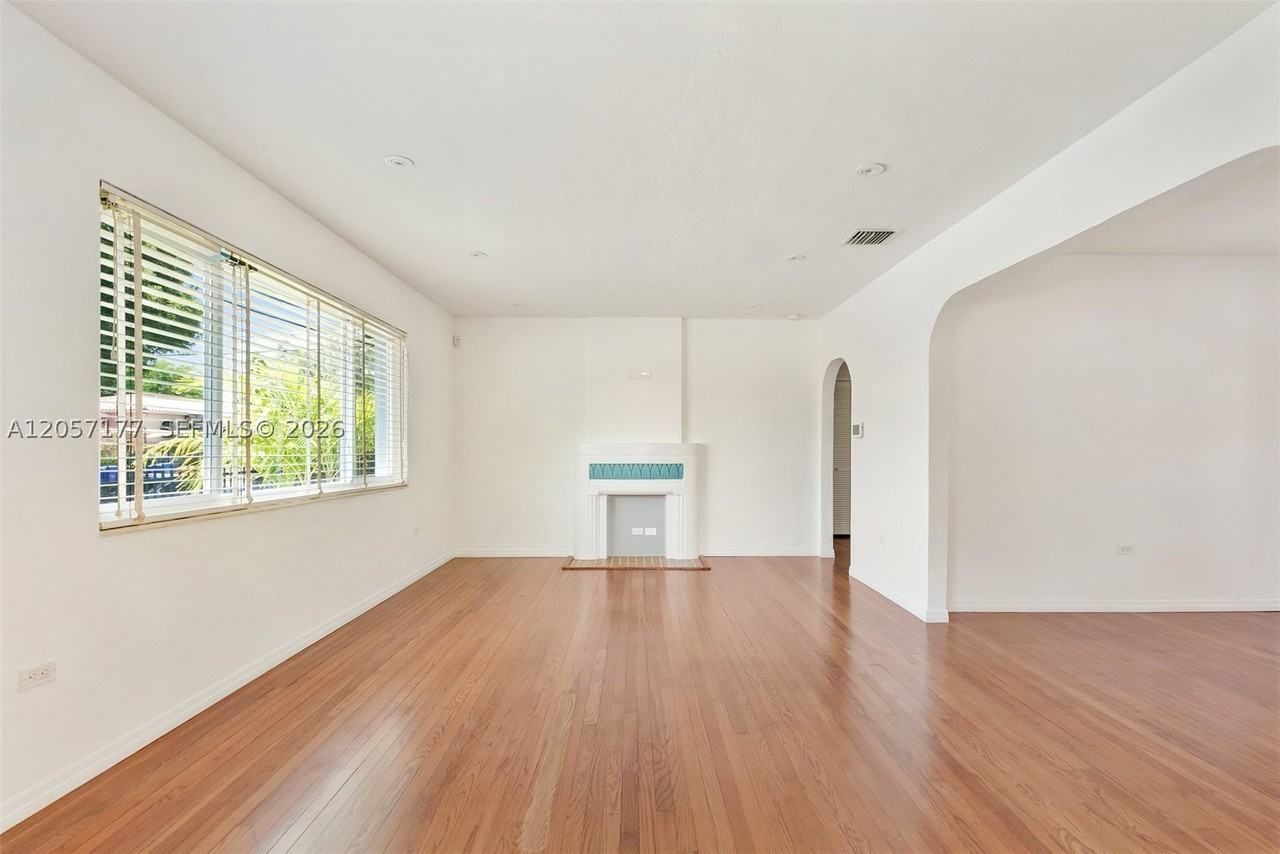 2240 Sw 24th Ave - Photo 5 of 27
