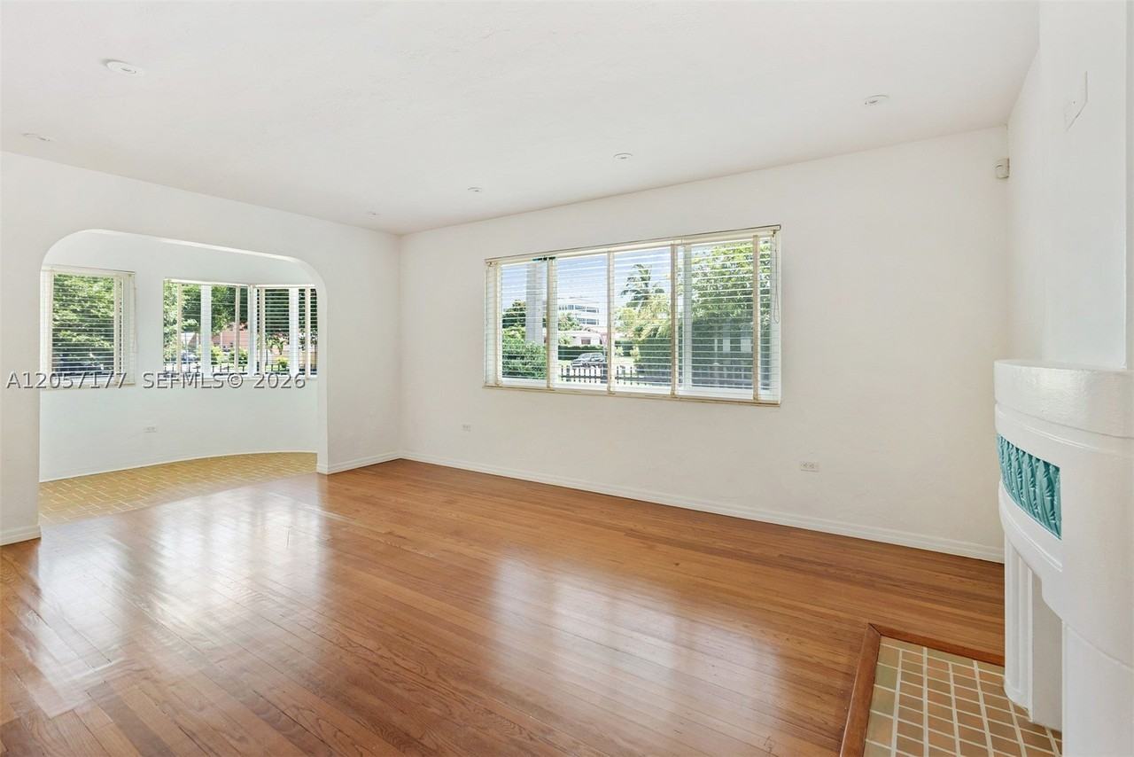 2240 Sw 24th Ave - Photo 6 of 27