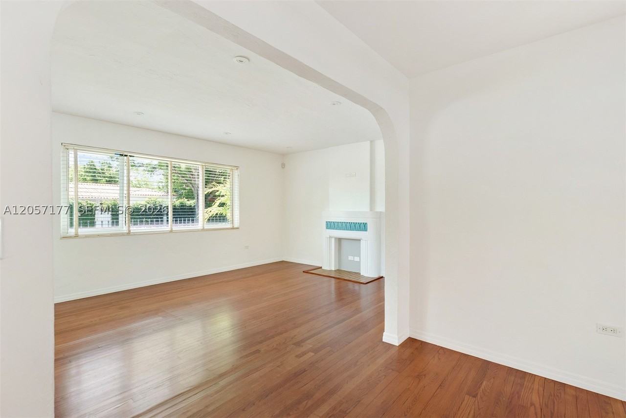2240 Sw 24th Ave - Photo 7 of 27