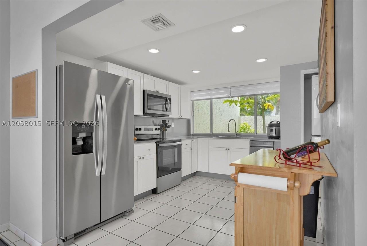 9177 Fontainebleau Blvd #3 - Photo 6 of 46