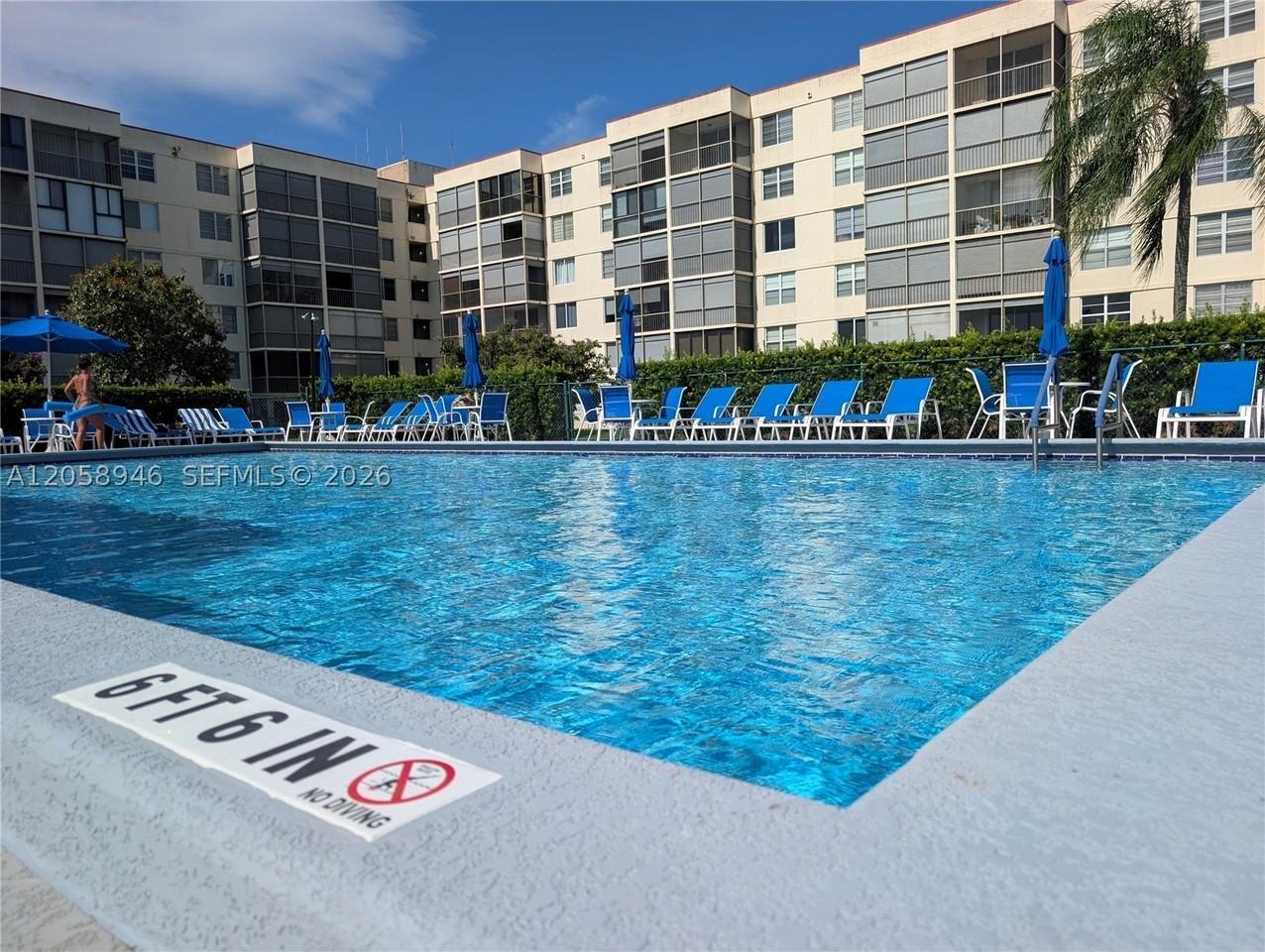 820 S Hollybrook Dr #303