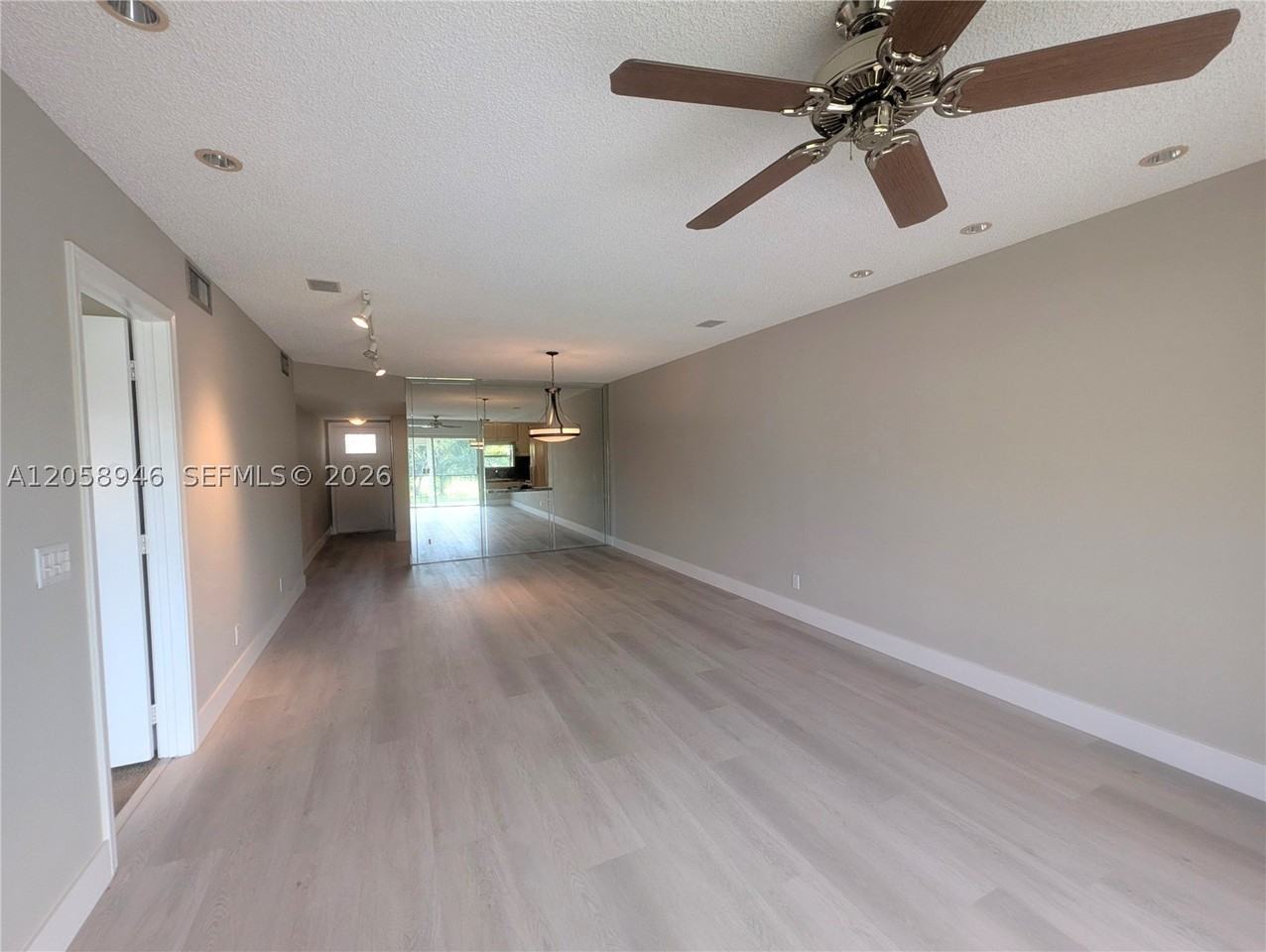 820 S Hollybrook Dr #303 - Photo 3 of 16