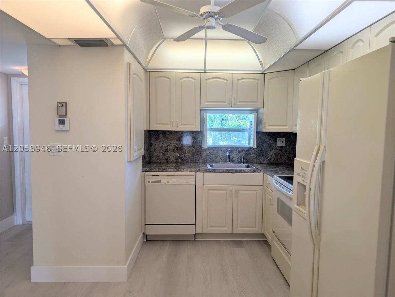 820 S Hollybrook Dr #303 - Photo 4 of 16