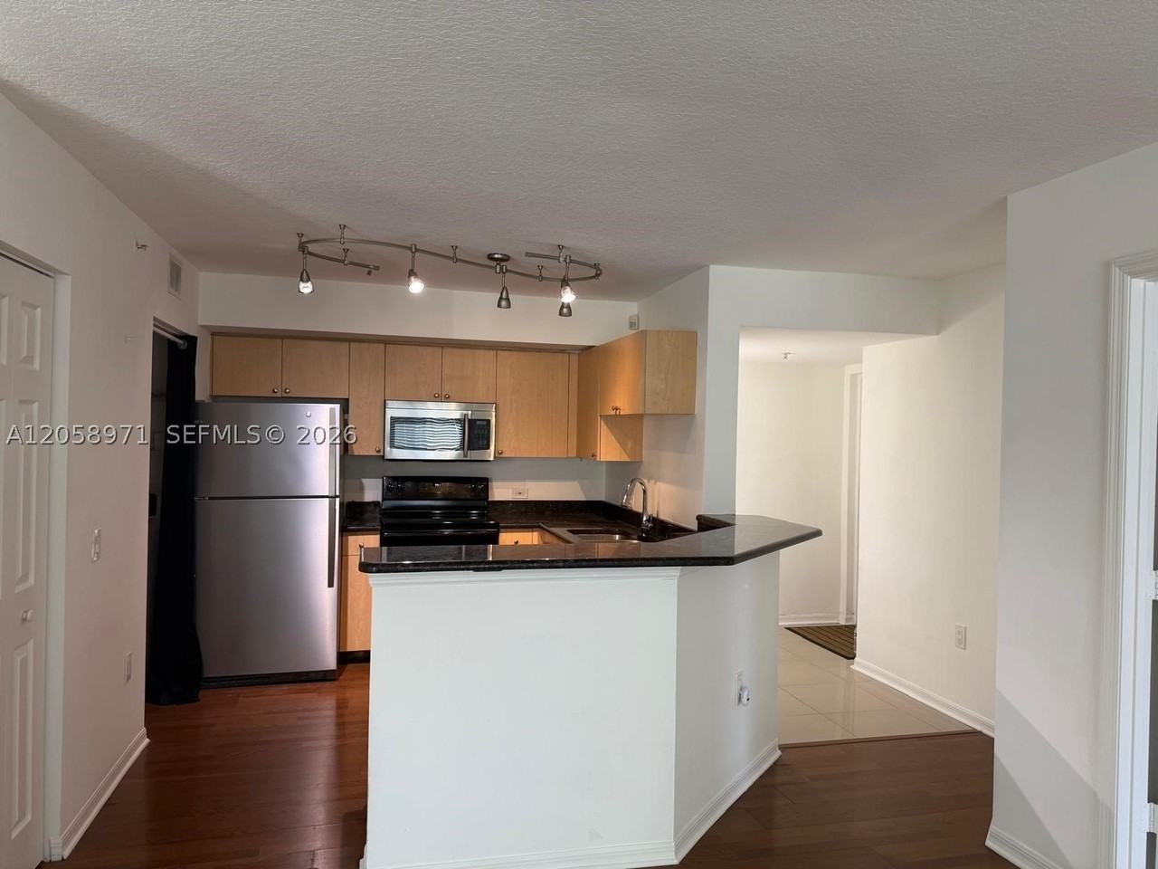 401 Villa Cir #401 - Photo 5 of 15