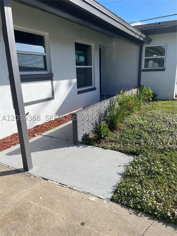 737 Sesame Ct - Photo 2 of 12