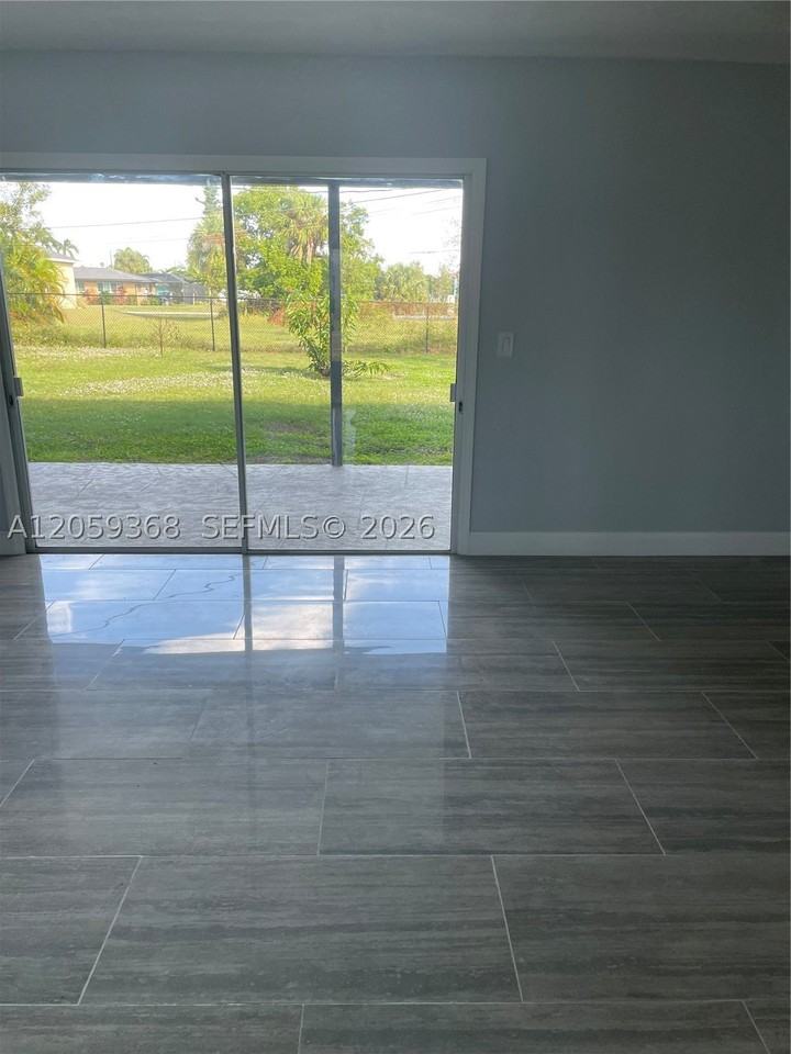 737 Sesame Ct - Photo 4 of 12