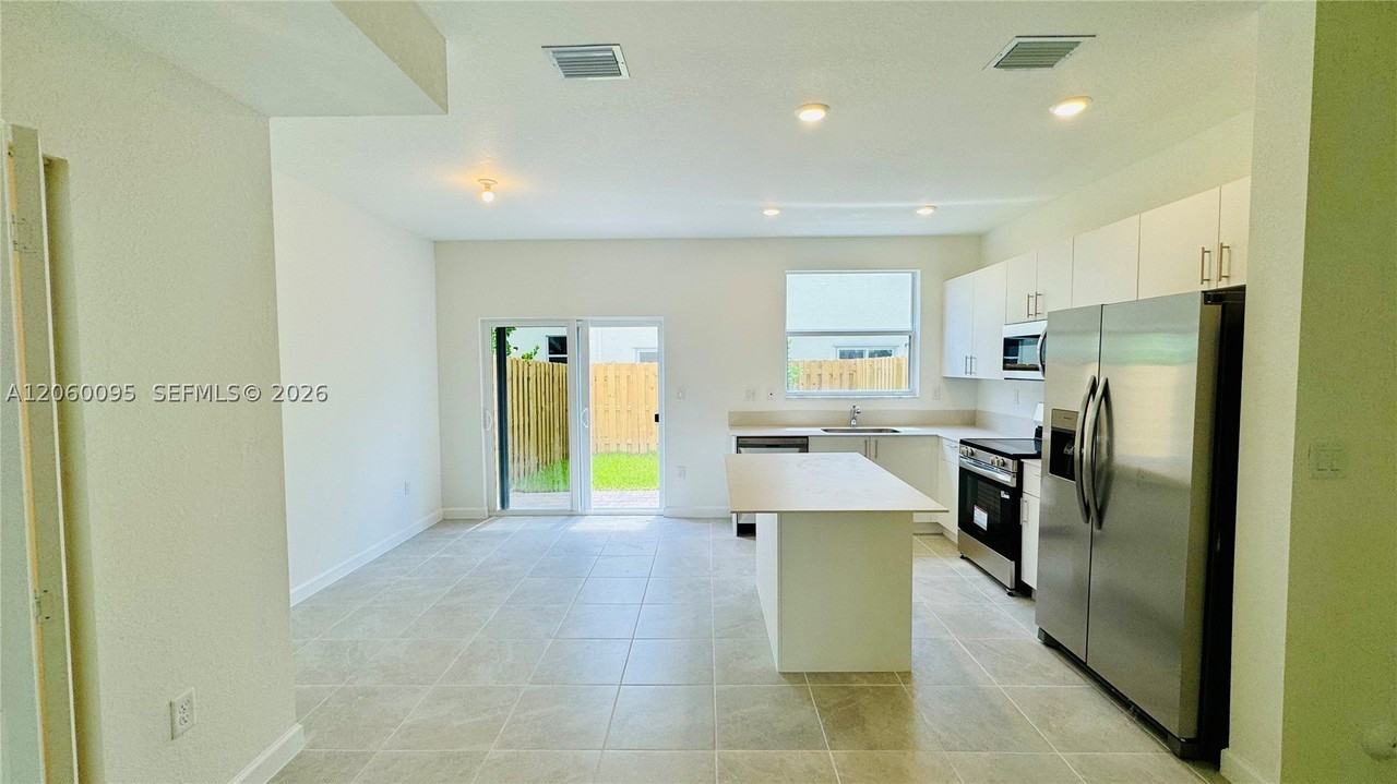 2632 Se 27th Dr - Photo 3 of 30
