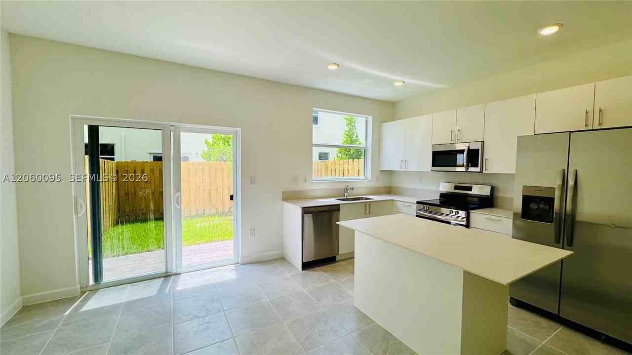2632 Se 27th Dr - Photo 4 of 30
