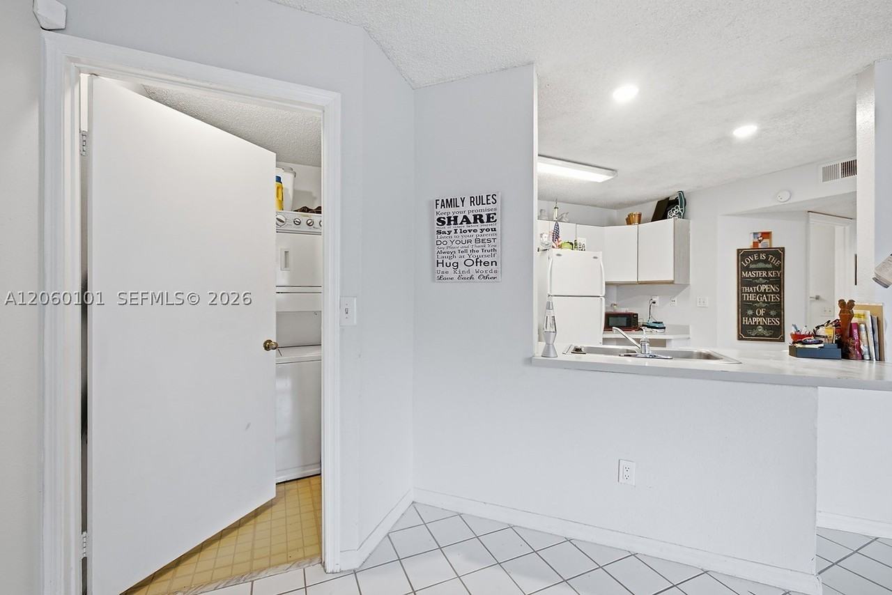 4045 W Mcnab Rd #G110 - Photo 5 of 22